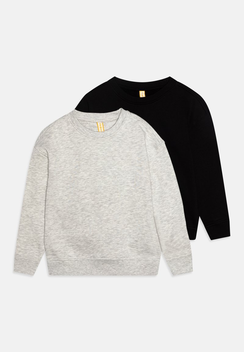 Dos sudaderas de cuello redondo: una gris y una negra. Ambas tienen mangas largas y puños acanalados. Diseño clásico con una textura suave.