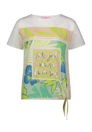 T-shirt blanc à manches courtes avec imprimé floral tropical, rayures vert néon et texte « girls just wanna have fun » en écriture argentée.