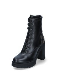 Bottines noires en cuir lisse avec un talon bloc haut, un système de laçage à l'avant et un panneau latéral texturé avec des motifs circulaires.