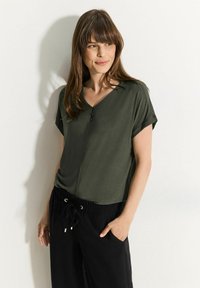 Cecil V-NECK  - Jednoduché tričko - grün