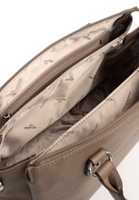 Borsa a tracolla in pelle color beige chiaro con due scomparti interni, uno con zip e uno con tasche a sacchetto, foderata in tessuto beige con il marchio "Hexagona Paris."