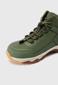 Viking AKKAR MID UNISEX - Sapatilhas de cano alto - green