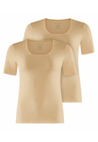 T-shirt beige a maniche corte con scollatura a barca, realizzata in tessuto morbido. Il modello presenta cuciture minime e nessun motivo o dettaglio visibile.