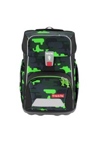 Zwart en groen camouflage rugzak met meerdere compartimenten, grijze accenten, verstelbare schouderbanden en een opvallend logo aan de voorkant.