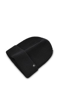 Czarna dziana czapka, z podwiniętym mankietem, prążkowana tekstura, miękki materiał, z małą naszywką z logo z boku.
