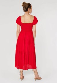 Apricot SELF CHECK MIDI - Freizeitkleid - red