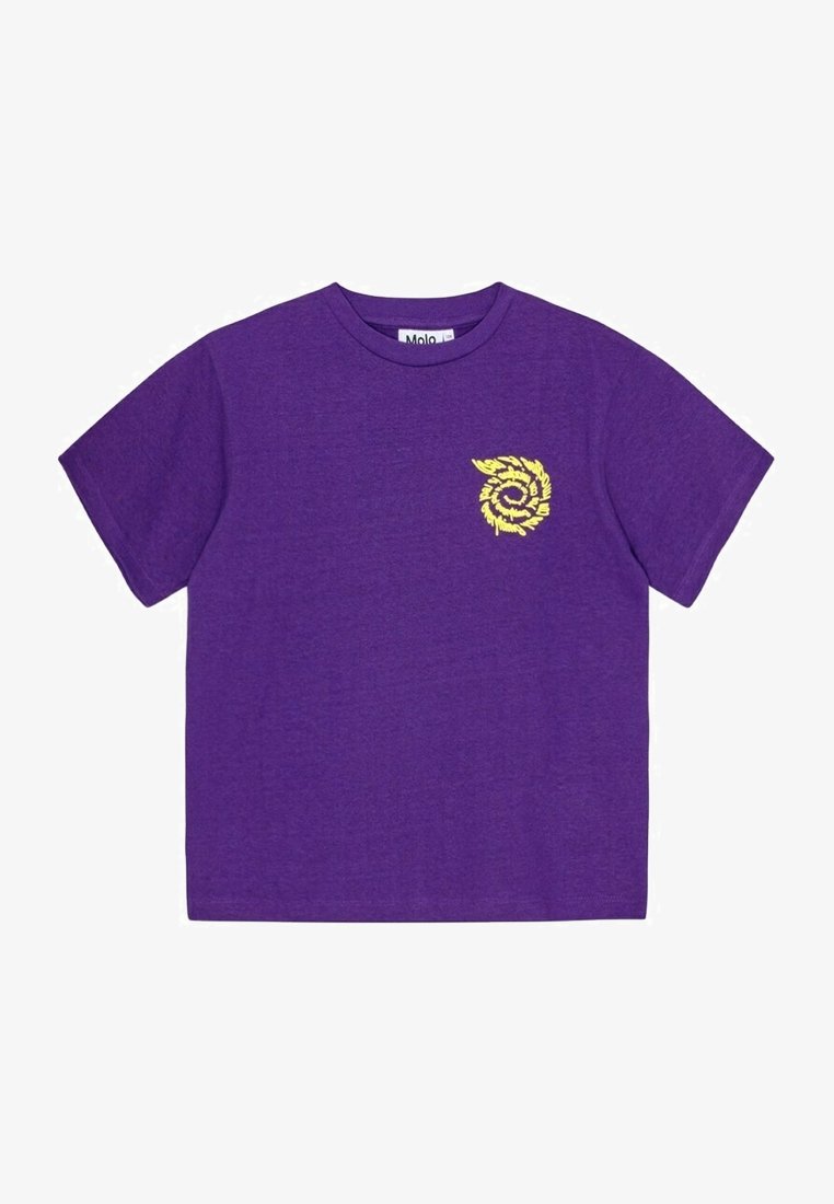 T-shirt en coton violet à manches courtes, avec un petit motif en spirale jaune sur la zone du poitrail gauche. Encolure ronde classique.