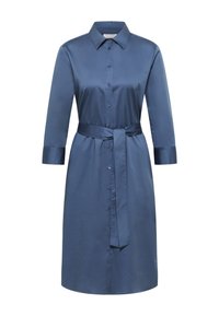 Blaue Satin-Hemdbluse mit langen Ärmeln, vorderem Knopfverschluss, Kragen und passendem Taillengürtel.