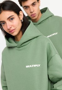 Multiply Apparel MULTIPLY - Jersey con capucha - hedge green