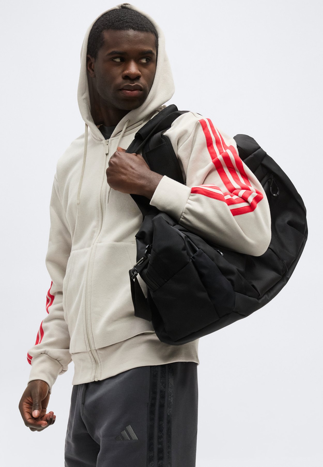 ESSENTIALS THREE STRIPES FLEECE