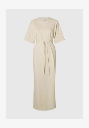 Vestido largo de algodón beige con mangas cortas, un cuello redondo y un cinturón atado en la cintura. Textura suave y diseño sencillo.