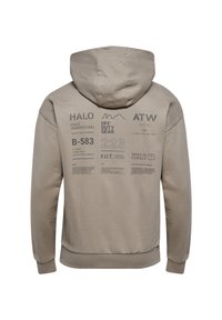 Beige Kapuzenpullover mit Kordelzug-Haube, der auf der Rückseite bedruckte Texte und Grafiken aufweist. Hergestellt aus weichem Stoff, mit gerippten Bündchen und Saum.