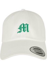 Fehér baseballsapka állítható hátrésszel, zöld hímzett "M" logóval az elülső részen, pamut anyagból készült. Méretcímkét tartalmaz.