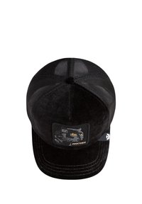 Zwarte honkbalpet met een fluwelen voorkant, een gaasachterkant en een patch met een panterontwerp met gele ogen en de tekst "PANTHER."