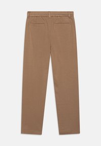 Pantaloni marroni, morbidi e elasticizzati con un ampio elastico in vita e due tasche posteriori; design a gamba dritta con cuciture minime; tessuto in misto cotone.