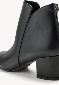 Tamaris Botines bajos - black