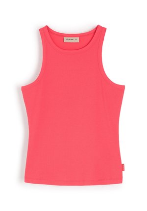 Różowa koszulka na ramiączkach z żeberkowym wzorem, z okrągłym dekoltem, bez rękawów i małą metką po boku. Gładka faktura.