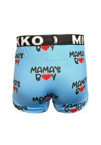 Boxer shorts blu con il testo "MAMA's BOY" in nero e cuori rossi. La cintura elasticizzata nera presenta un logo, garantendo una vestibilità aderente. Tessuto morbido.