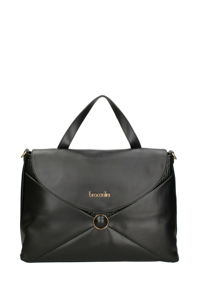 Borsa a tracolla nera in pelle con un design strutturato, caratterizzata da un accento in metallo circolare dorato e una chiusura a patta diagonale. Texture liscia.