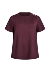 Bordová tričko s krátkým rukávem, které má kulatý výstřih a tři dekorativní knoflíky na levém rameni. Měkká, hladká textilie.