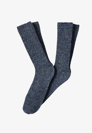 Coppia di calzini a licenza medio-corta di colore blu scuro e bianco con motivo melange, stesi su uno sfondo bianco.