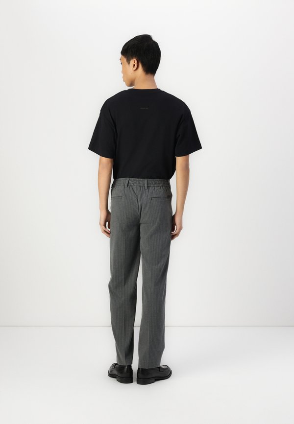 STKARL ULIAN  - Chinos4