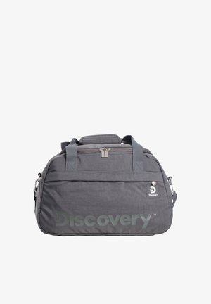 Graue Discovery-Marke Reisetasche mit zwei Griffen, Reißverschluss oben, Fronttasche und abnehmbarem Schultergurt auf weißem Hintergrund.