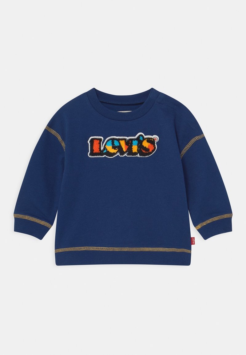Sweat-shirt pour tout-petit à manches longues bleu marine avec patch logo Levi's coloré et surpiqûres contrastantes jaunes aux manches et à l'ourlet.