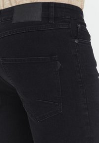 Solid SDMOYAT - Jeansshorts - black denim