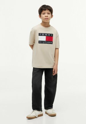 Tommy Hilfiger, - T-shirt z nadrukiem