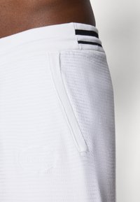 BOSS HERITAGE - Sportiniai šortai - white