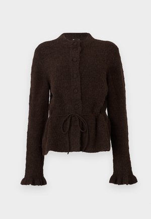 Cardigan texturat de culoare maronie, cu guler rotund, închidere cu nasturi, curea cinstită la talie și manșete evazate. Material moale, călduros; design simplu.