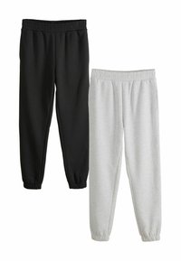 Twee paar joggingsbroeken: één zwart, één lichtgrijs. Beide hebben een elastische tailleband en gathered manchetten, gemaakt van zachte, gestructureerde stof.