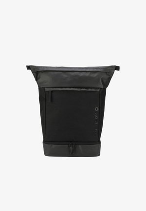 Schwarzer Rolltop-Rucksack aus strapazierfähigem Gewebe, mit einer glatten Oberseite und einem strukturierten Körper, einer vorderen Reißverschlusstasche und einem Logodetail.