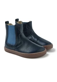 Botas de cuero de marine con paneles laterales elásticos azules, punta redonda y suela de goma marrón. Presenta un diseño sin cordones y tiradores en el talón.
