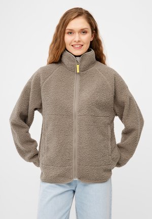 Fuzzy beige fleece jack met een hoge kraag, voorrits en grijze accenten. Beschikt over zijzakken en een gestructureerd oppervlak.