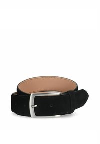 Zwarte suède riem met een gladde beige leren binnenkant, voorzien van een rechthoekige zilveren metalen gesp en meerdere verstelgaten.