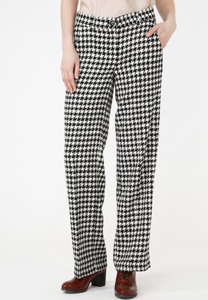 Pantalons à larges jambes en noir et blanc à motif pied-de-poule, dotés d'une fermeture à bouton, d'une taille renforcée et d'une texture de tissu lisse.