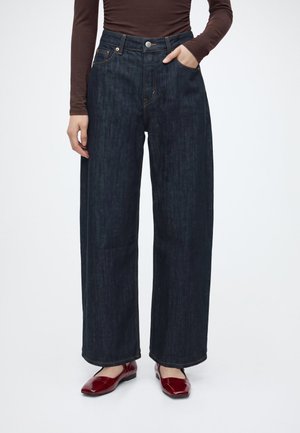 Weekday ANDROMEDA LOW BAGGY - Relaxed fit jeans - blue
