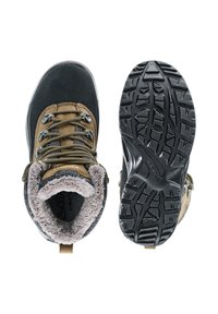 Winterwandelschoenen met bruine veters, bontvoering en robuuste zwarte rubberen zool, getoond vanuit boven- en onderaanzichten.