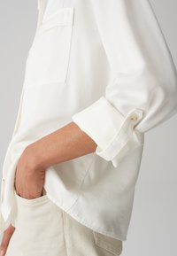 Thumbnail Image 4