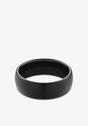 Sort børstet metalring med en glat, let buet inderside og en tekstureret yderside. Ensartet bredde hele vejen igennem, minimalistisk design.