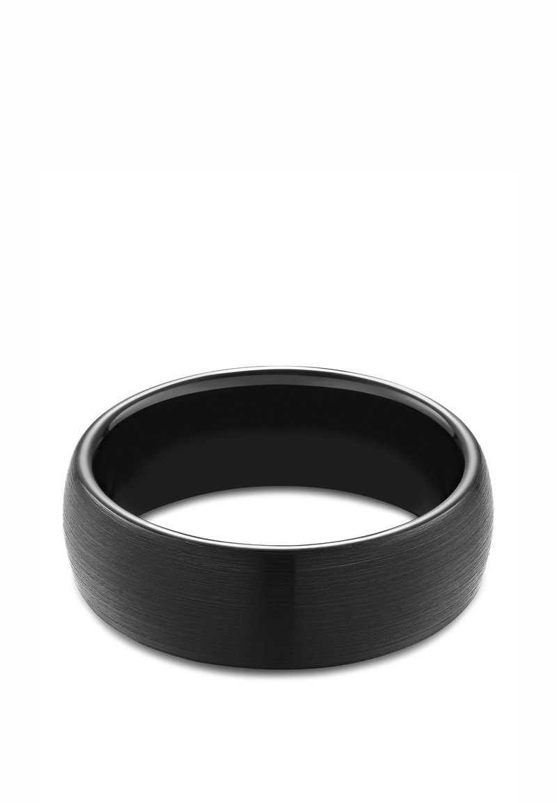 Svart børstet metallring med en glatt, litt buet innside og en teksturert utside. Jevn bredde hele veien, minimalistisk design.