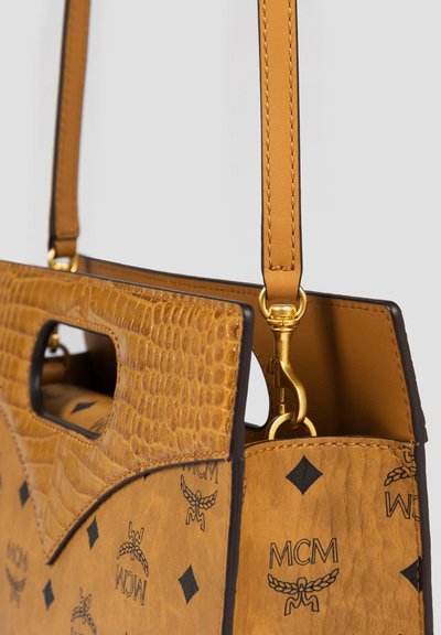 MCM DIAMOND VI SML C - Schoudertas - cognac