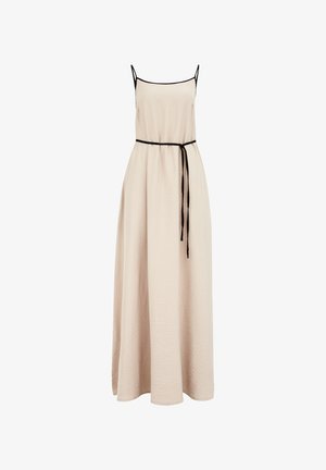 Vaalean beige maxi-puku, jossa on tekstuurikangas, ohuet mustat hihnat ja musta vyö säätövaraa varten. Ominaisuudet rento siluetti.