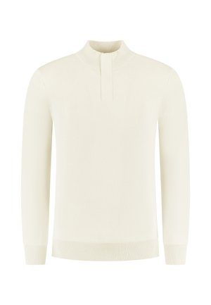 Crème-kleurige gebreide trui met een hoge kraag en geribbelde manchetten. Heeft een half-knopdetail bij de hals en een zachte textuur.