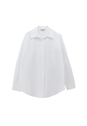 Chemise blanche à manches longues avec un col boutonné, deux poches avant à rabat et une coupe décontractée ; tissu lisse avec un subtil éclat.