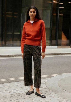 Next, BARREL LEG DENIM JERSEY TROUSERS - Široké nohavice - leopard print