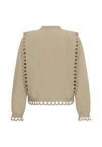 Blouse beige à manches longues vue de dos, ornée d’une finition ajourée circulaire sur les bords, l’ourlet et les poignets.