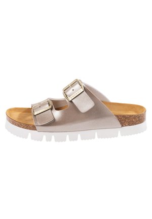 Infradito a due cinghie in pelle beige metallizzato con fibbie regolabili, soletta in sughero e suola in gomma bianca con texture rigata.